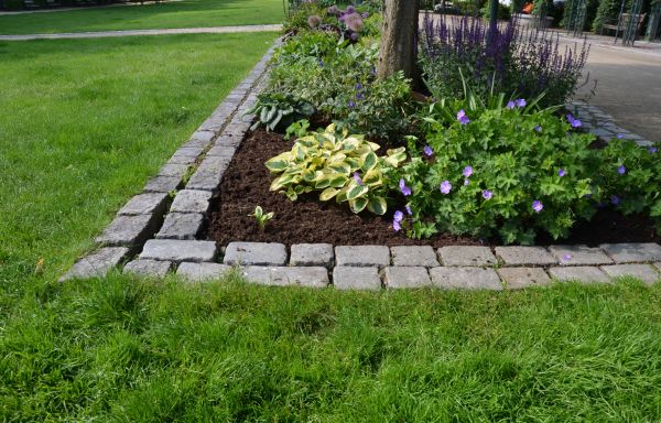 Flower Bed Mulching in Riverview